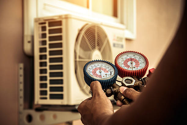 Professional Hvac technician working in Chestnut Ridge, NY